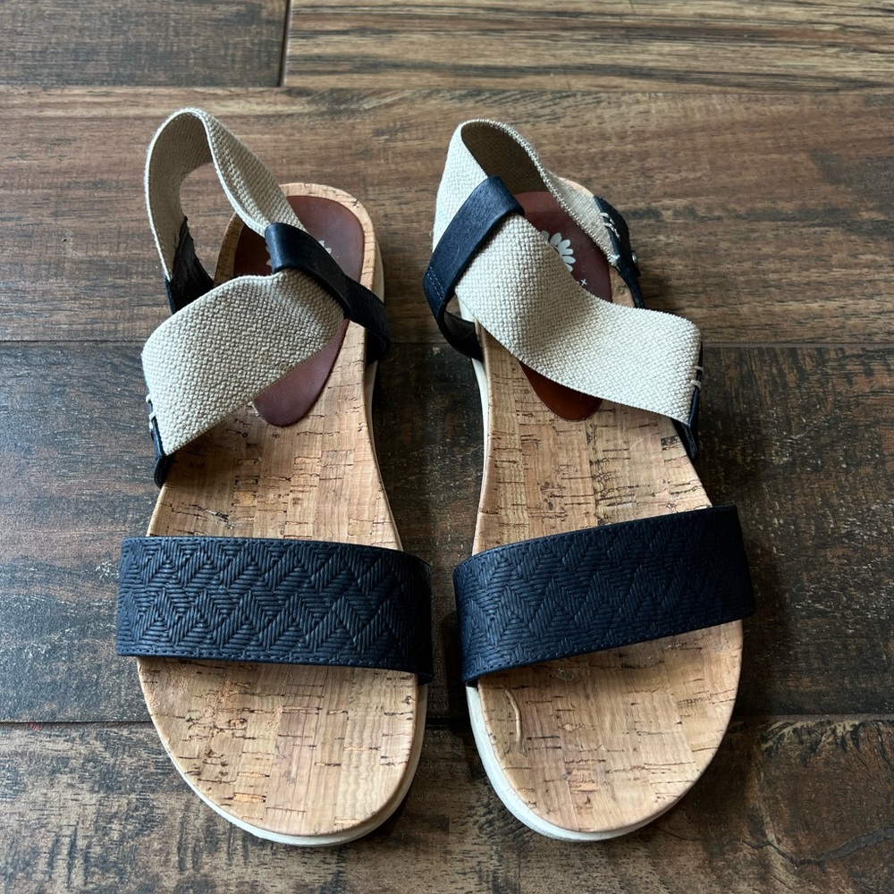 Woman Yellow Box Sandals